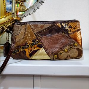 RARE COACH PATCH WRISTLET 🤎🤎🤎
